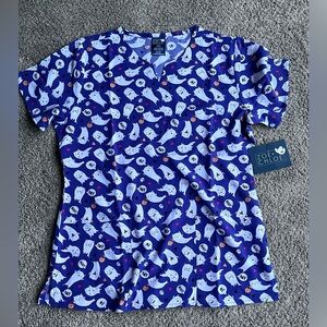 Zoe + Chloe Halloween scrub top. Size small, new with tags. Ghost print.